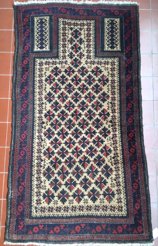 Cool Baluch prayer rug! Lots of colours and precise drawing. 151 cm x 83 cm. Some Kelim left on the ends.            