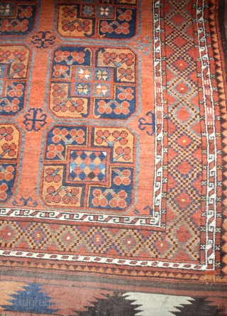 Only natural dyes on this super unusual Ersari carpet. Washed, no holes, ends and sides secured. Around 1900.Very decorative and unique pieve (last pic shows the back)

Size:275 cm (3 m with Kelim)  ...