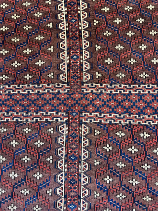  fine antique 19 c yomud / karagashli ensi some cotton wefts, sophisticated design good overall condition but missing selvedges spring sale £1000 including shipping

lloydandy@hotmail.com        