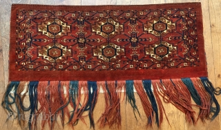 Mid 19 c Tekke 6 Gul torba with rare curled leaf border and double horned animal heads.
Great condition size 101 x 43 cm.  colour is like on the details all natural  ...