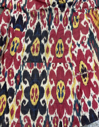 beautiful Ikat chapan in good condition with original lining.  Available

lloydandy@hotmail.com                      