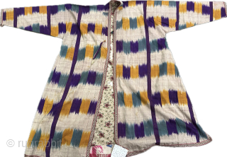  a large and impressive antique Uzbek men’s chapan ( coat) with unusual design.  Great wearable condition  available
lloydandy@hotmail.com             
