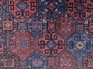 Very fine and unusual Baluch bag face ca 1880.  Great shiny velvety wool few spots of tip faded red  ( see last pics with my fingers ) sides slightly reduced  ...