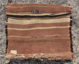 Very unusual antique gabbeh style luri bag ca 1900
Full pile super saturated natural colours interesting back size 44 x 36 cm            