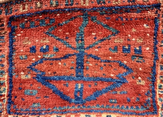Very unusual antique gabbeh style luri bag ca 1900
Full pile super saturated natural colours interesting back size 44 x 36 cm            