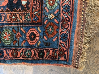 Beautiful antique Bijar rug in excellent condition all wool foundation natural dyes late 19 c
228 x 143 cm               