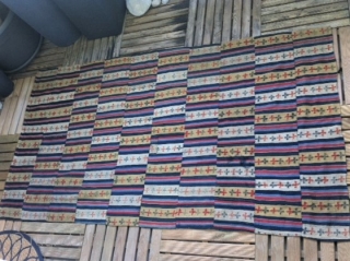 An old woven blanket for Woman from Tibet. Made in Stripes (10 pieces) needled together.
Some repair, you can see on the fotos. At all very good condition and beautiful colores.

Big size 2,15m  ...