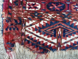 SOLD Unusual Tekke small rug with all the white elements knotted in cotton. 19thcent.  3ft5ins square                