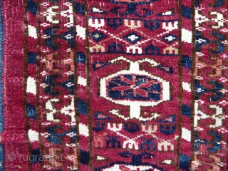 SOLD Unusual Tekke small rug with all the white elements knotted in cotton. 19thcent.  3ft5ins square                