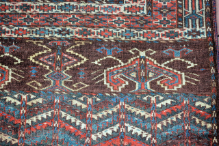 Yomut ensi with rare pannel end 19th century.
size is 155 x 140 cm                    