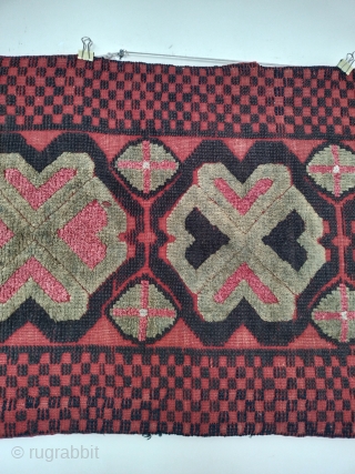 Antique rare hooked beautiful hooked rug
Wall hanging for more photos kindly contact us.condition is some damages kindly see photos              