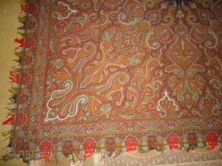 Paisely scarf excellent condition
Size 5feet5inch by 5feet5inch.                          