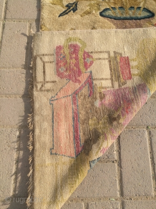 Antique Chinese hanging rug.
Excellent condition.
Size 4 feet by 2.2 feet.                       