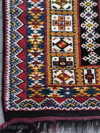 Vintage morrocan Berber rug.
Excellent condition.
Size 8.6 by 5.1 feet.                        