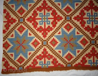 Handmade Bessarabian Kilim.
Excellent condition.
Size 4 by 3.6 feet.                         