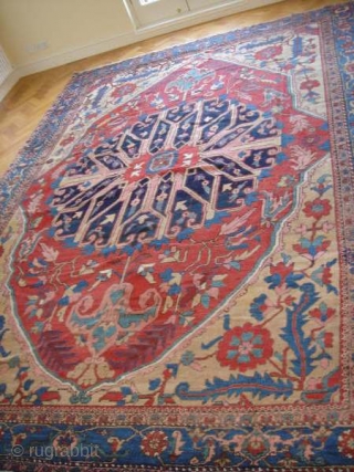 Antique Heriz Serapi Carpet

Super design and colours

3.90 m x 2.75 m

Beautiful furnishing carpet
                    