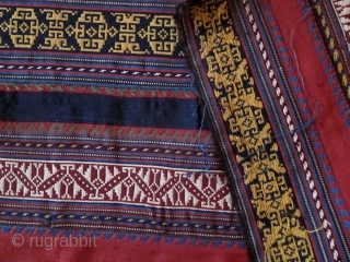  A Late 19th Century Shahsavan Silk Jajim

Size 109 x 197 cm

A beautifully drawn Jajim with clear colours. Its principle design elements are a 'birds-wing' motif and a sub-Turkman like 'aina-kotchak' motif.  ...