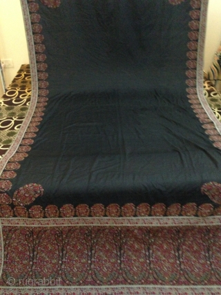 A antique french paisley collection long shawl 1850th century in black color which is Very rare to find. And it's made in same like Indian Kashmir shawl very light. colors are very  ...