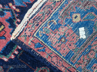 HAMADAN RUGS NICE Beautiful colors with harmony in the desein:a lovly blue with a Kurdish-persian tribal pattern.Size 194×125 CM.Jahre 1920/30 CA.