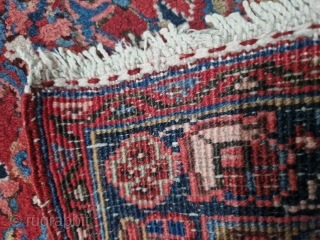Antigue herirz rug size 97×75cm .cool condition.                          