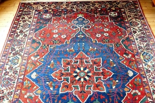 Beautiful bakhtiari rug around 1920's. Size is 320 x 217 cm / 10'8" x 7'2" approx.                 