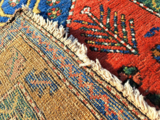Beautiful heriz runner size 330 x 88 cm.                         