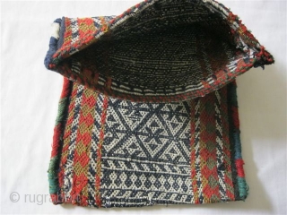 Qashqai spindle bag 40X26 cms.


Qashqai complete spindle bag-circa 1900 40X26 cms. 

warp faced tablet weave- tiny repair.

                