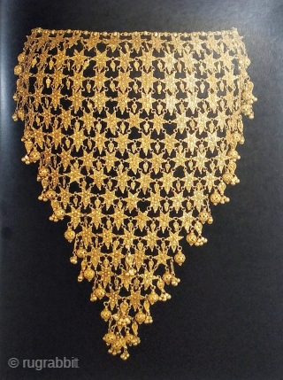 India. Jewels that Enchanted the World. Moscow: Kremlin Museums and Indo-Russian Foundation Publishing, 2014, folio (35 x 28cm), 428 pp., 430 colour illus., cloth, dust-wrapper. Catalogue of an exhibition at the Moscow  ...