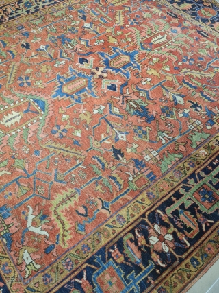 Ntique persian Heriz rug size:280x250 cm good condition need small repair                      