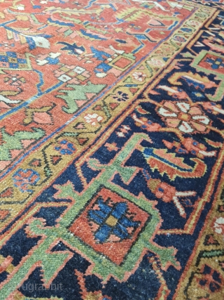 Ntique persian Heriz rug size:280x250 cm good condition need small repair                      