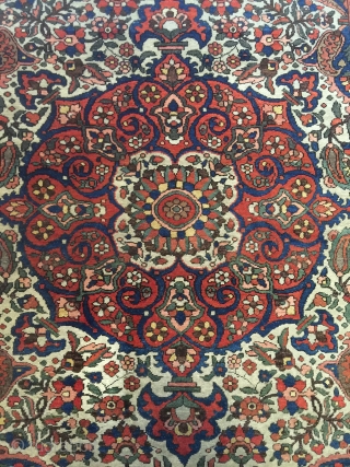 beautiful persian bakhtiari rug good condition only need wash- 1920's   size 209x139                  