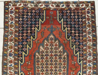 Mazlaghan, West Iran, early 20th. Century, 191 cm x 137 cm, 6'4" x 4'7", heraldic Birds, natuarl dyes, minute spots of old repileing (visible in image 3), ends fraying, minimal wear only,  ...