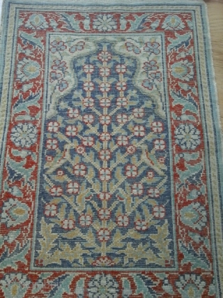 Kysery prayer rug ( silk on cotton )
39,5 X 58 cm                      