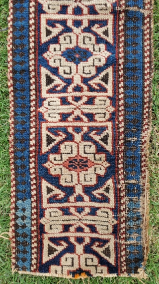 71 - Caucasian Fragment - kufic border - 23 x 50 cm

Please share any information you may have on the rug origin, age, region or details.
Contact me if you have questions or  ...