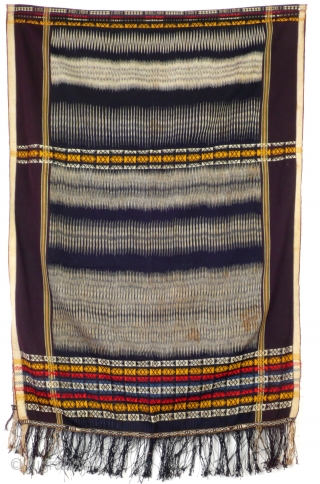 Shawl, ulos, Toba Batak/Sumatra/ Indonesia, before mid 20th century
Handwoven cloth, extremely fine cotton, very refined ikat work, colourfull supplementary weft pattern stripes, thoroughly twined ends, nicely twisted fringes,This type of ulos is  ...