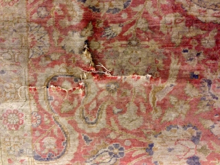 Kumkapi 180x126 cm (5ft9in x 4ft1in) early 19th. Condition: Fair. Original selvedges and ends. 3 holes (tears). Silk warp, silk weft, silk pile. Worldwide Free Shipping.
       
