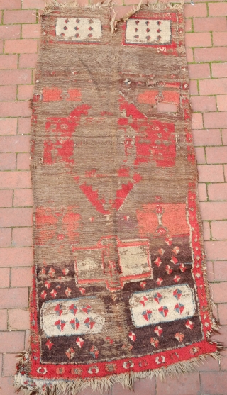 A mysterious and unique rug from Eastern Anatolia. Cm 210 x 91. Great Colours.                   