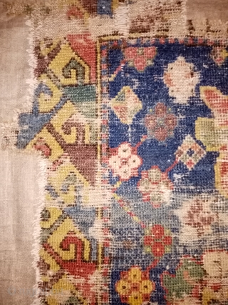 A 17th century Caucasian fragment with a mysterious pattern. Low pile. Mounted on an undyed linen textile. Cm 84 x 60.            