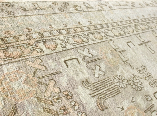 Antique Khotan carpet

1.half 20.century

396cm X 198cm

wool on cotton

excellent condition

                        