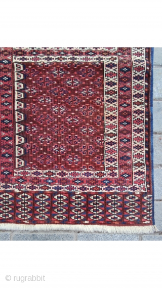 Centralasin turkoman Ensi Rug
Size:137x170cm/4'6"x5'7"                             