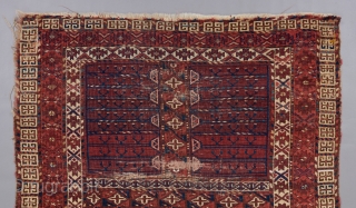 An early Ensi. Kizil Ayak or something of the sort. Cotton highlights. Asymmetrically knotted open right. 5' x 4'.

Please visit our website for more carpets, rugs, tapestries, textiles and art objects :
https://www.bbolour.com 