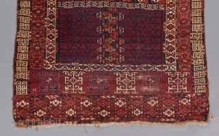 An early Ensi. Kizil Ayak or something of the sort. Cotton highlights. Asymmetrically knotted open right. 5' x 4'.

Please visit our website for more carpets, rugs, tapestries, textiles and art objects :
https://www.bbolour.com 