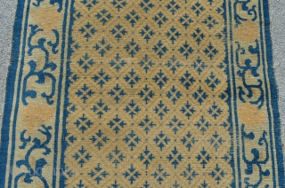 Chinese rug. 5'8" x 3'                            