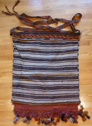 Attractive flat woven bag (Usbek? Baluch?) with woven back and woven fringes.
31 x 27 inches. Excellent condition. Tile design. With flatwoven closure straps. See more textiles at www.banjaratextiles.com     