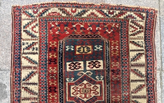 Antique FAchrola Rug
Size 110x130 cm                            