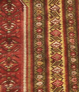 Antique Persian Sine Kilim
Size 129x191 cm
                           