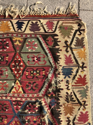 Antique Anatolian Aksaray Kilim 
Size 133x177 cm                          