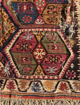 Antique Anatolian Aksaray Kilim 
Size 133x177 cm                          