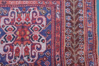 Antique South West Persian Kashkuli Qashqai rug a gorgeus and rare sepecimen near
perfect condition, Wool on Wool, Natural Colors, Late 19th century.
Size: 273X155cm          