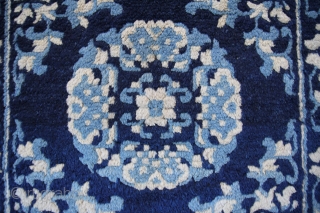 Seat mat China 19th century Wool on Cotton
good condition Sitze: 63x61cm                      